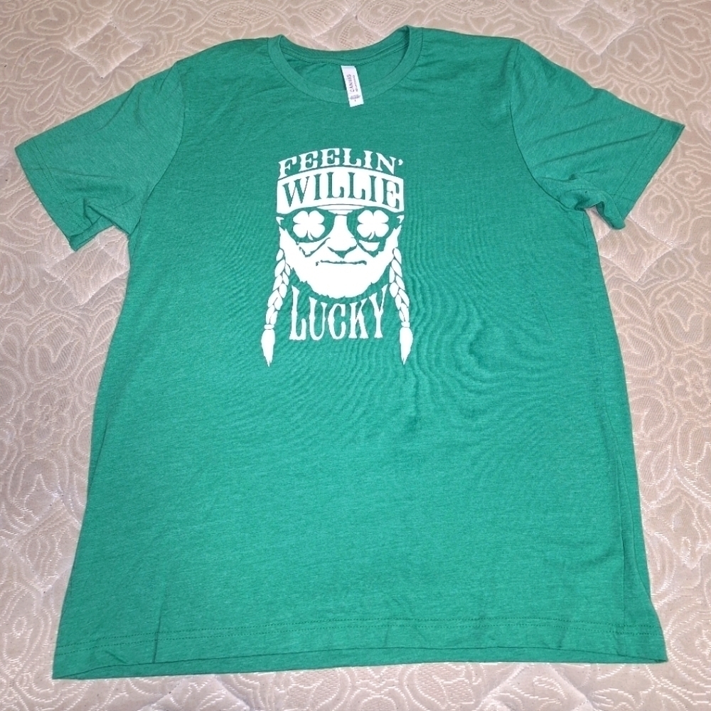 A Canvas short sleeve t-shirt "Feelin' Willie Lucky" t-shirt in a men's large.